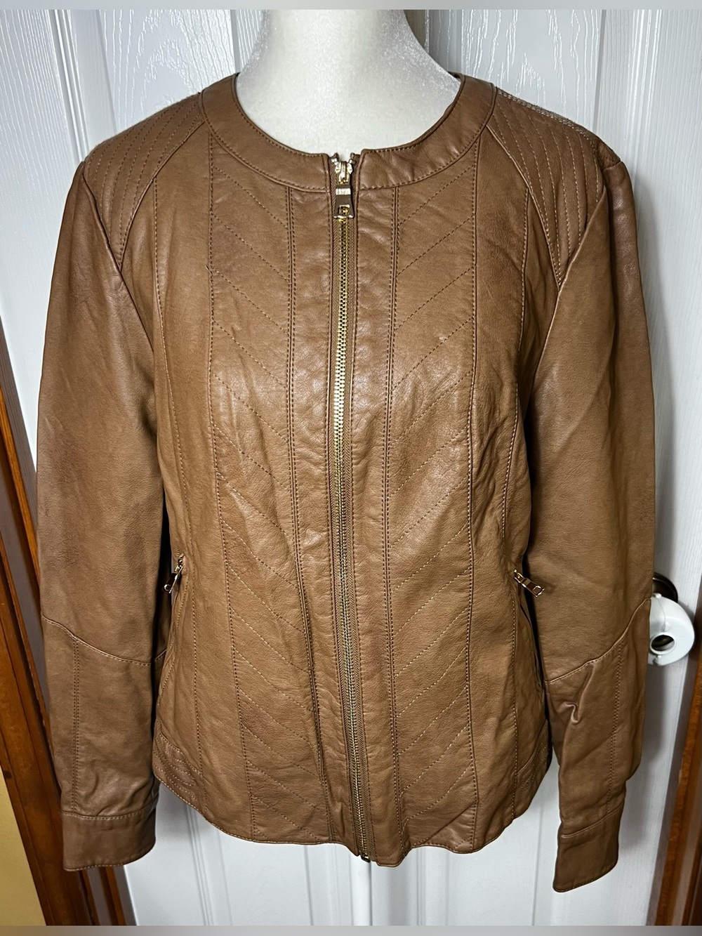 Charter Club Faux Leather Moto Jacket
Vegan Leather Cropped Brown Size S